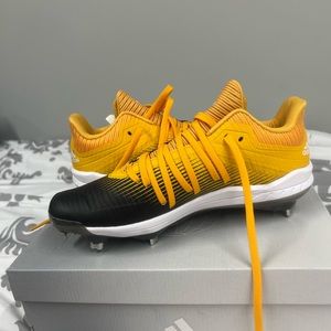 Pure Hustle 2 MD Metal Cleats